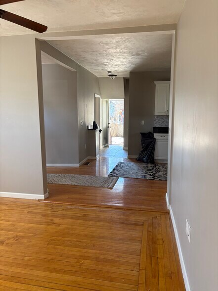 Building Photo - 18 Upham St