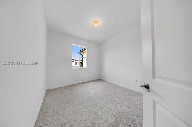Building Photo - 2567 SE 25th Ter