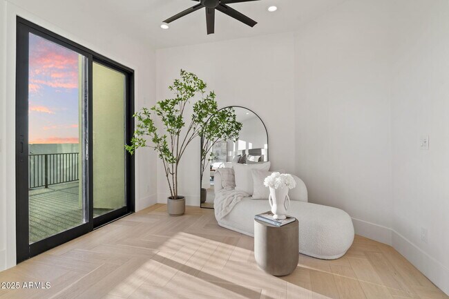 Building Photo - 3135 E Palo Verde Dr