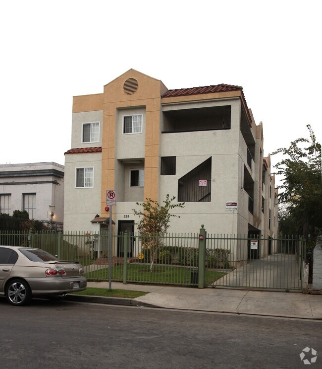 Building Photo - 223 N Avenue 55