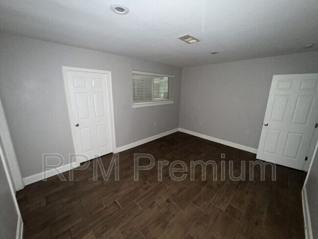 Building Photo - 4922 Sunnybrook Dr