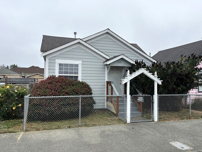 Primary Photo - Dog Friendly Eureka Home With Fully Fenced...