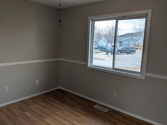 Building Photo - Peaceful cul-de-sac living! Beautiful 4 bedroom-2 bathroom home for rent!