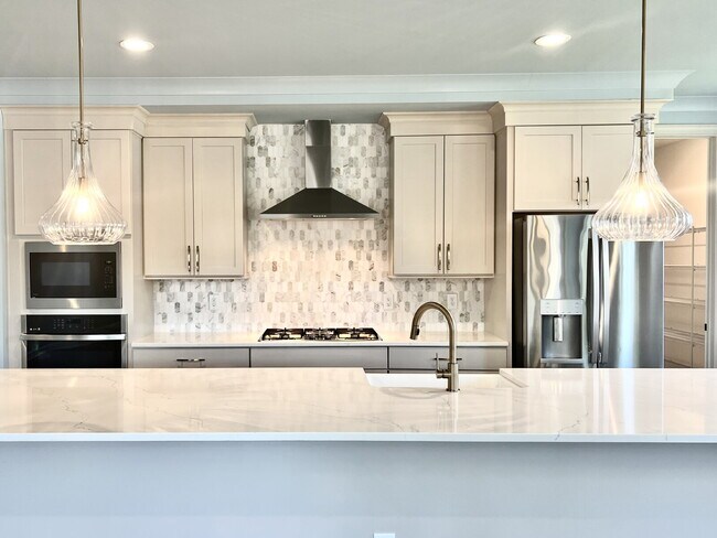 Building Photo - STUNNING and SPACIOUS!