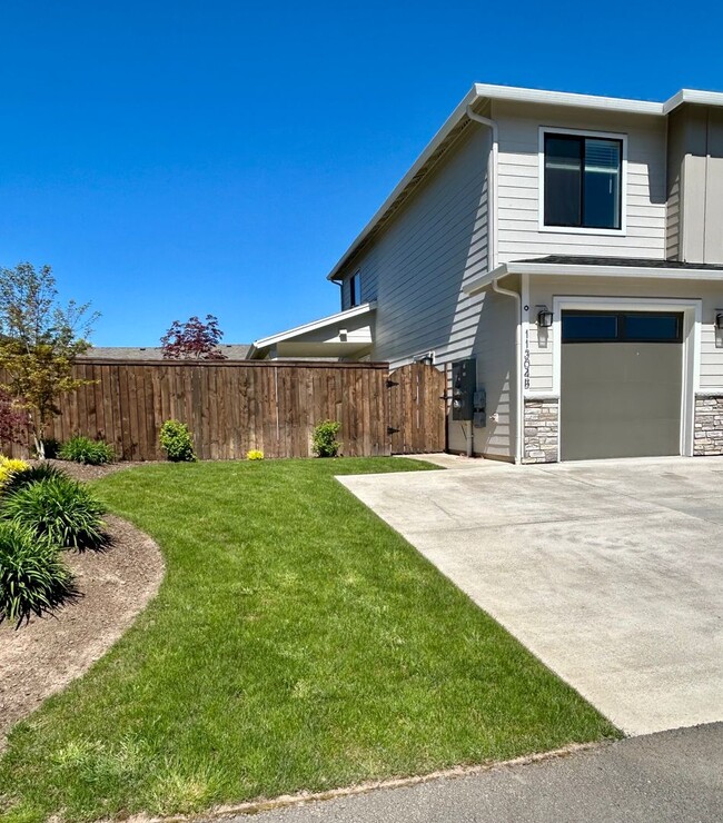 Building Photo - Wonderful Two Bedroom Unit in Lakeshore Ne...