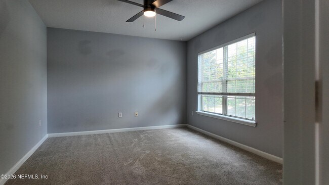 Building Photo - 11015 Castlemain Cir E