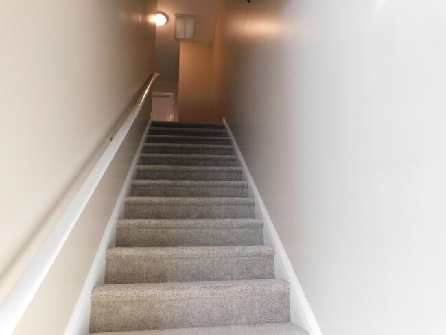 Building Photo - Location, Location, Location!!