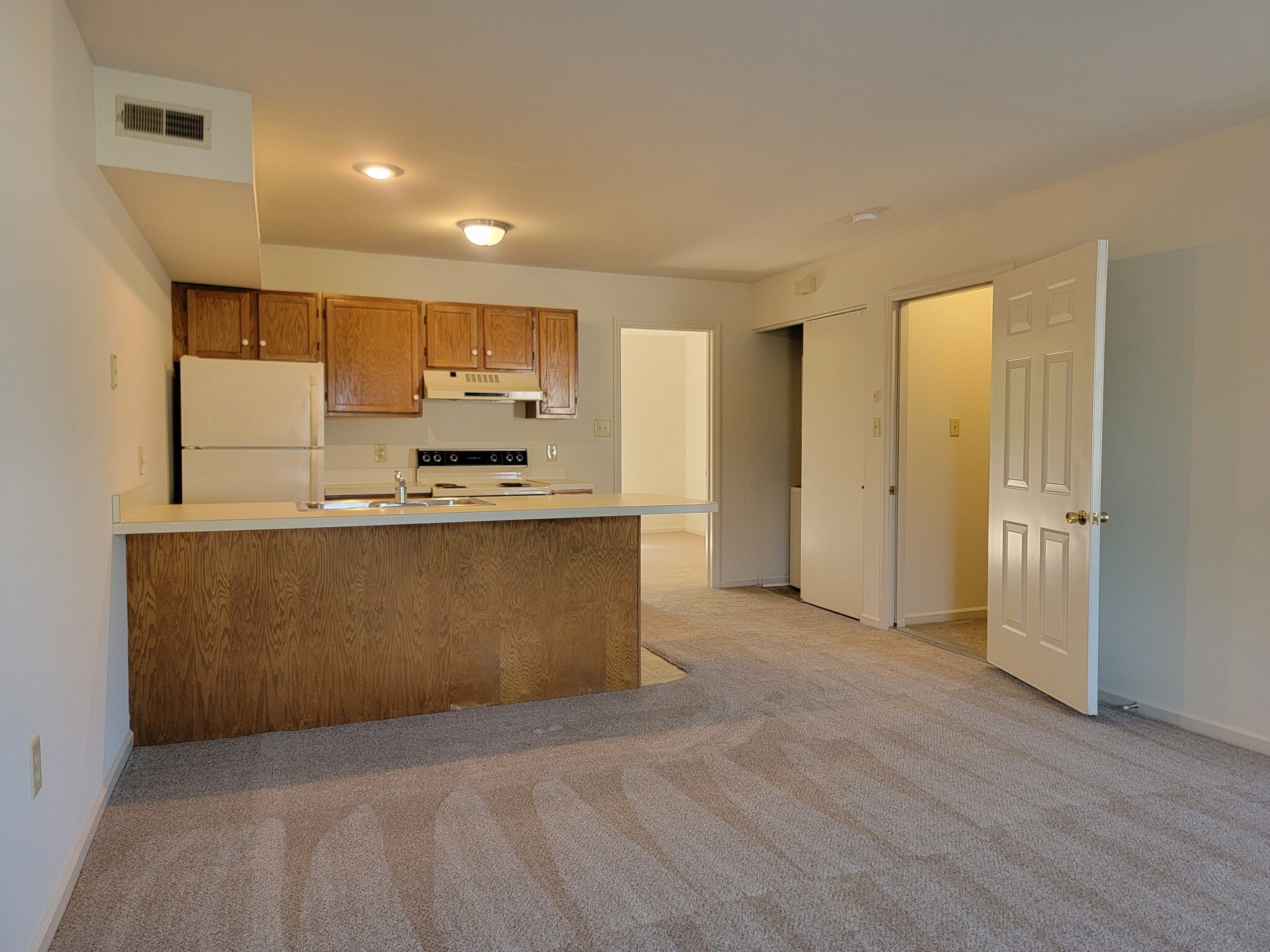 Building Photo - 685 Brunnerville Rd