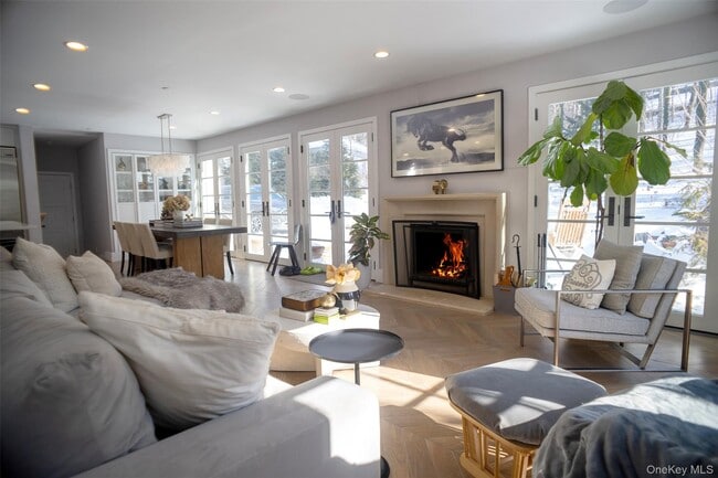 Building Photo - 1144 Post Rd