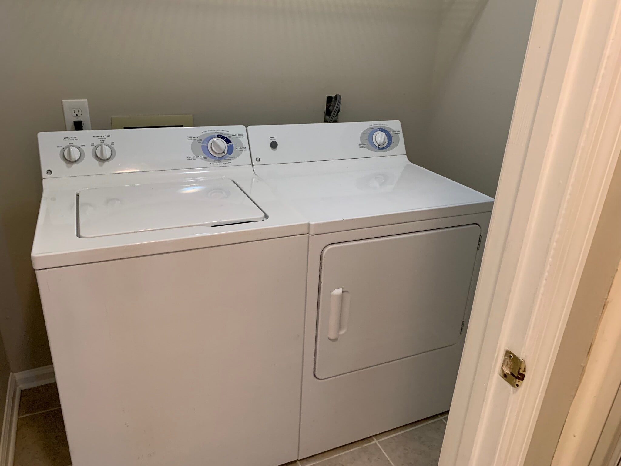 Building Photo - 1046 Blinken St