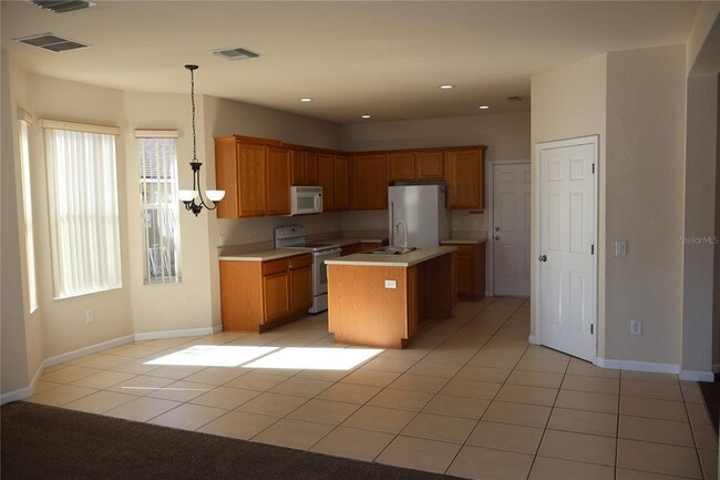 Building Photo - 4013 SW 51st Ct