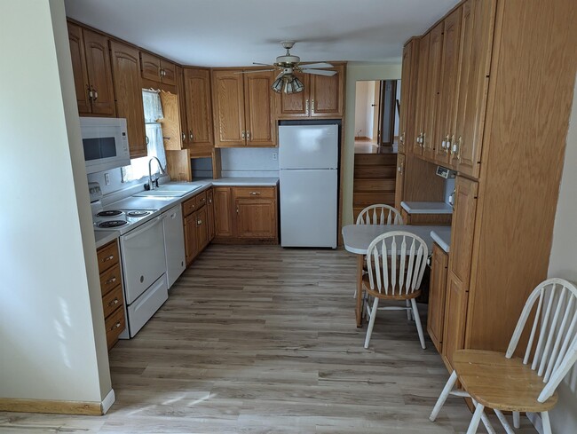 Building Photo - 2283 Grandview Dr