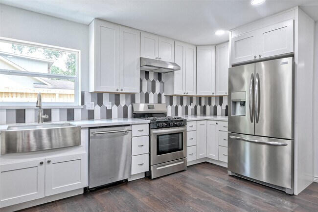 Building Photo - 5319 S Braeswood Blvd