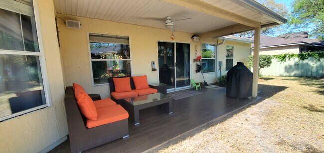 Building Photo - 284 W Silverthorn Ln