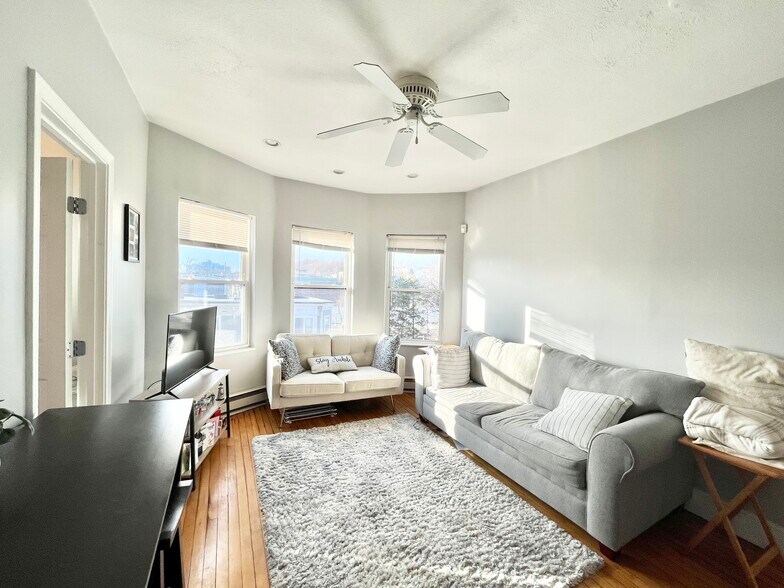 Building Photo - 1 Centre St