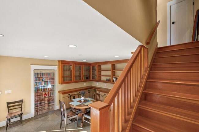 Building Photo - 1325 Cowper St