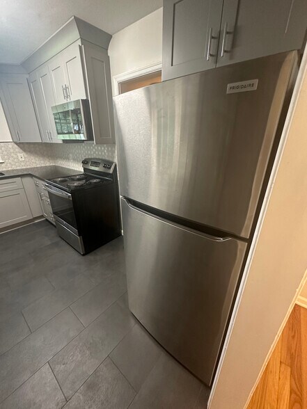 Building Photo - 349 Laquita Dr SE