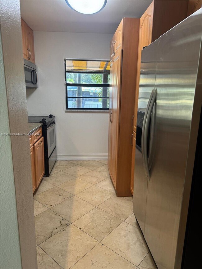 Building Photo - 7000 Crown Gate Ct