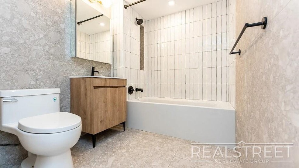 Building Photo - Montrose Avenue