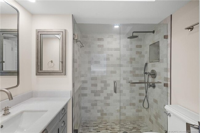 Building Photo - 125 S Ocean Ave