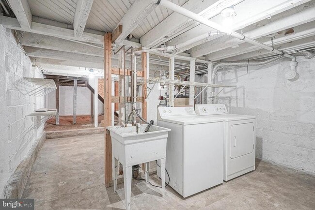 Building Photo - 89 Main St