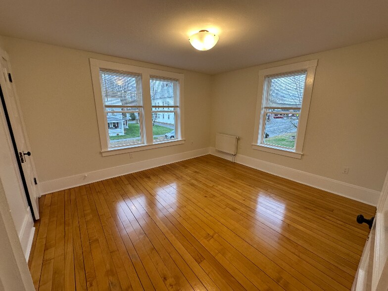 Building Photo - 31 Church St