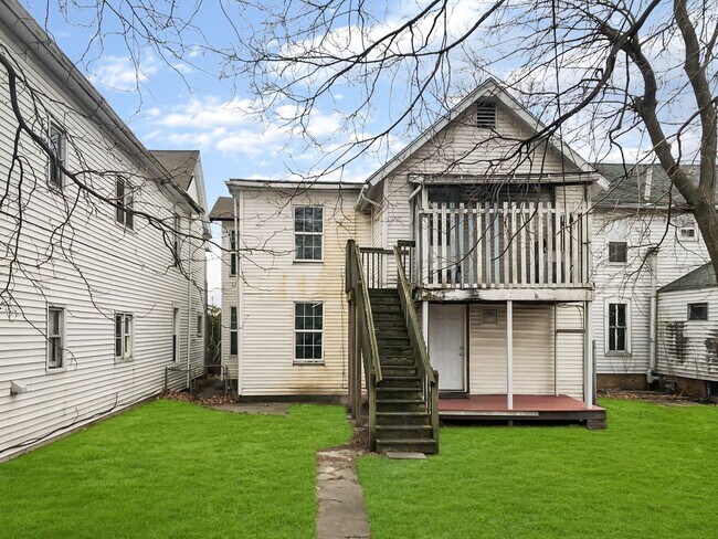 Building Photo - 1021 S 8th