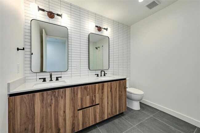 Building Photo - 84 East Ave