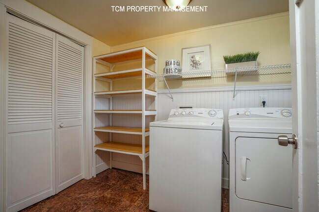 Building Photo - 8437 S M St