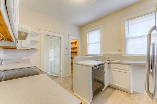 Building Photo - Rent reduced! Move-in special - 1/2 off Fi...