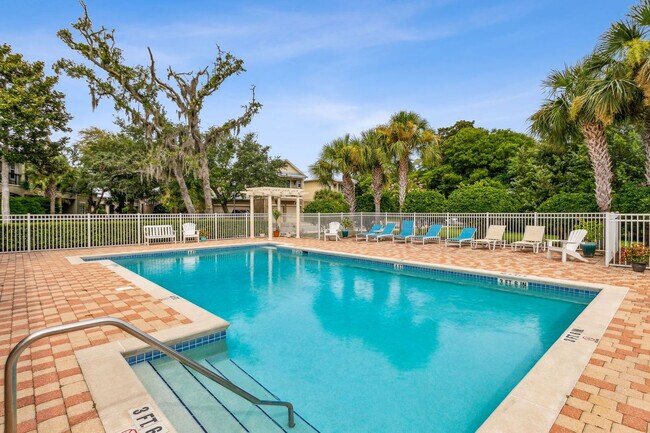 Building Photo - 95217 Summerwoods Cir