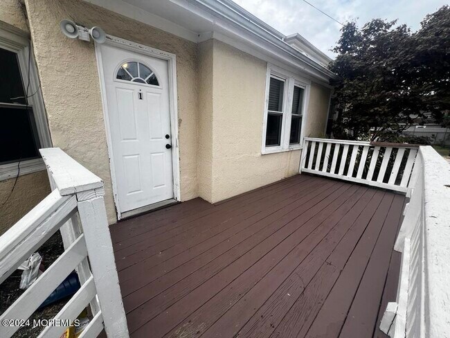 Building Photo - 615 2nd Ave