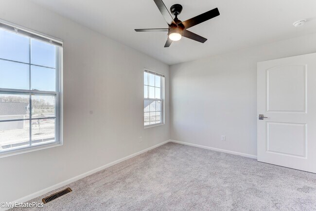 Building Photo - 2780 Riverview Ln