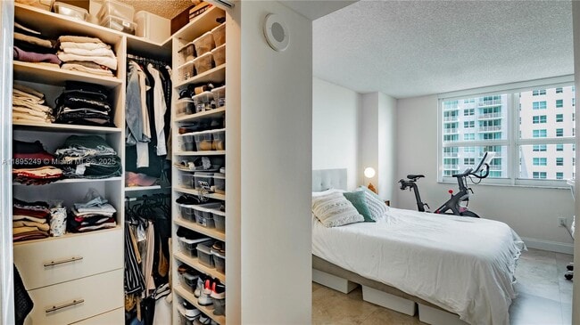 Building Photo - 1155 Brickell Bay Dr