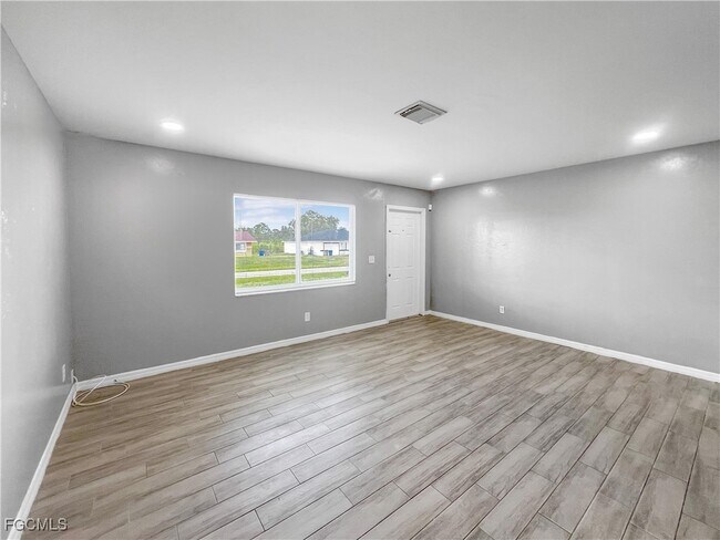 Building Photo - 123 Gordon Ave S