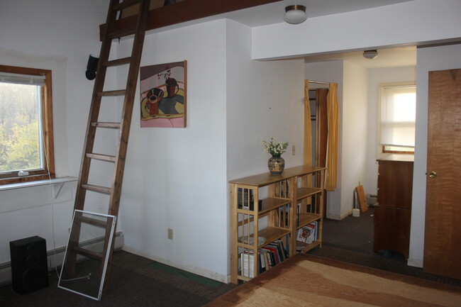 Building Photo - 1574 Coddington Rd