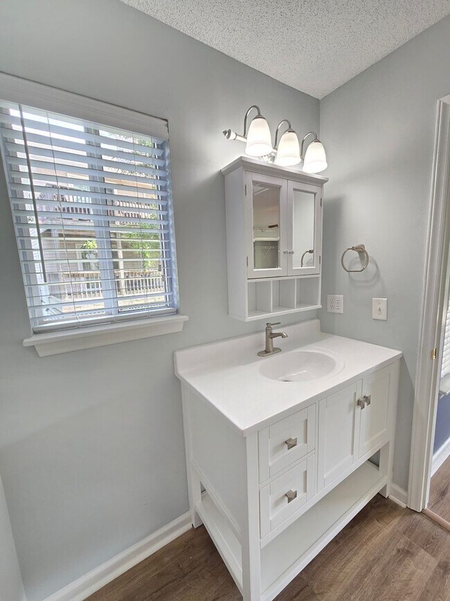 Building Photo - LAKESIDE VILLAGE - minutes to Wrightsville...