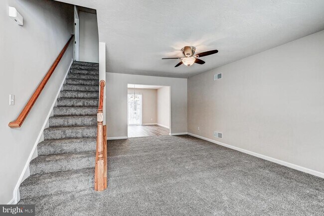 Building Photo - 180 Breezewood Dr