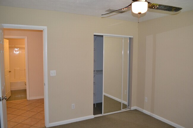 Building Photo - 26 Ocale Way S