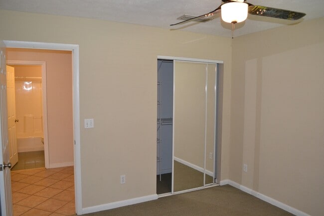 Building Photo - Lake Weir - Bird Island Rental - 5/3/2 Water Front Living at it's Best! ****
