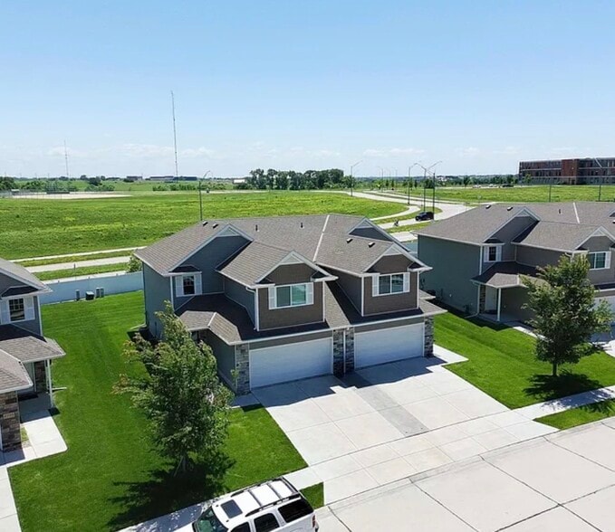 Building Photo - 8767 Ridge Hollow Dr