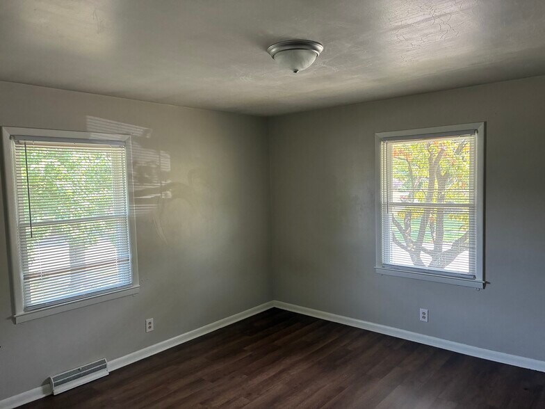 Building Photo - 132 Greenbriar Rd
