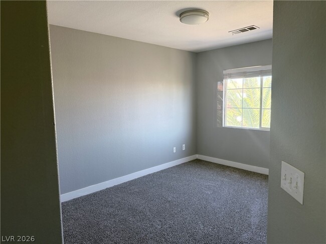 Building Photo - 977 Plantain Lily Ave