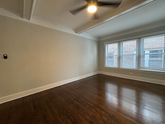 Building Photo - 1455 W Summerdale Ave