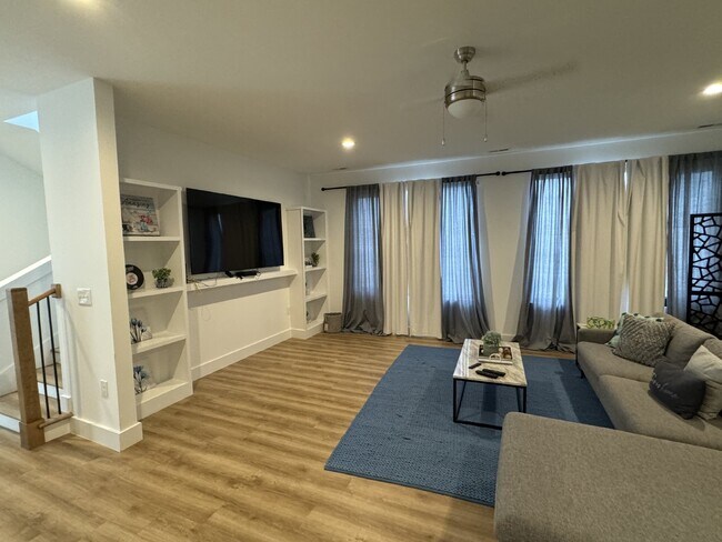 Building Photo - Available Furnished or Unfurnished