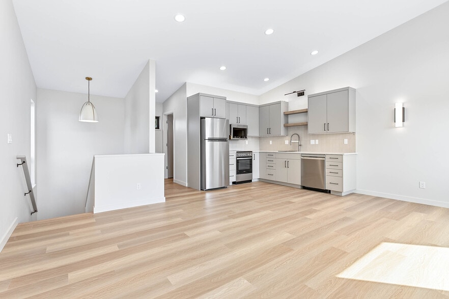 Building Photo - 2517 Vallette St