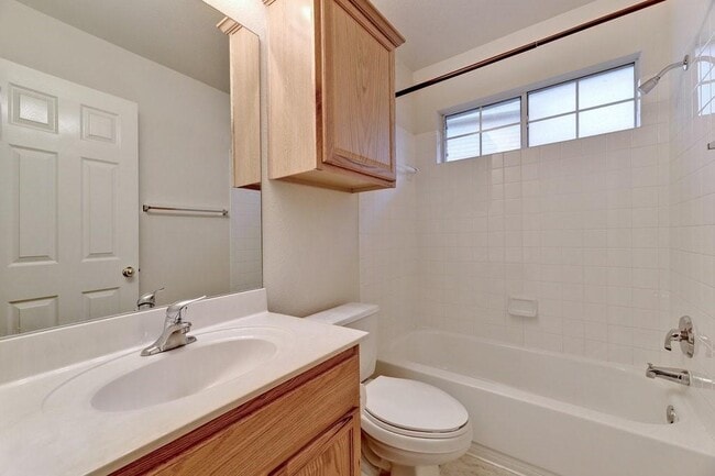 Building Photo - 10516 Beard Ave