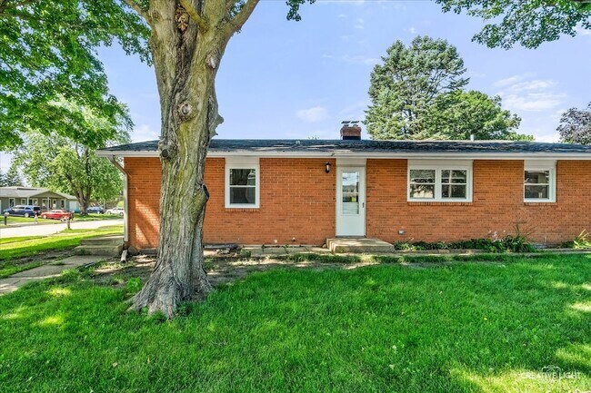 Building Photo - 1528 Oak Ln