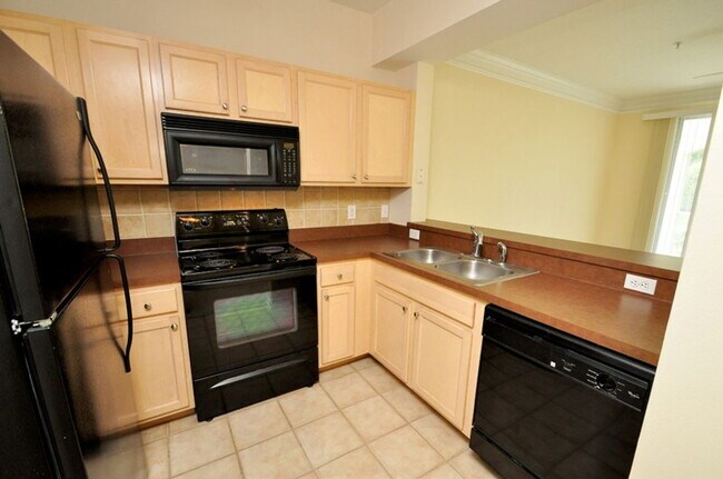 Building Photo - 12861 Madison Pointe Cir