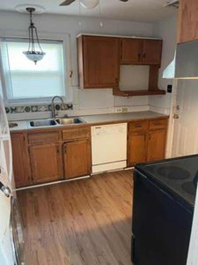 Building Photo - 5112 Lochaven Ave